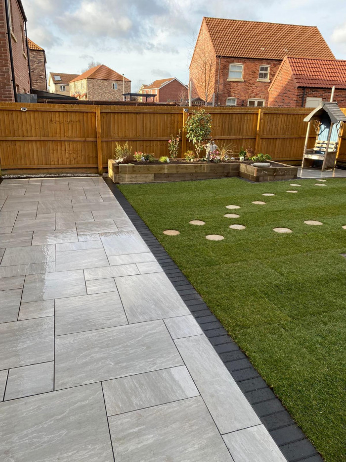Kandla Grey Outdoor Porcelain Paving Slabs - Mix Size Pack