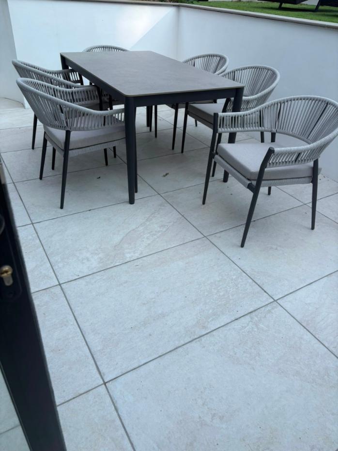 Austin White Antique Chiselled Edge Porcelain Slab - 905x605x20mm
