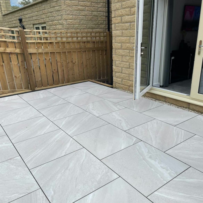 Verona Bianco Outdoor Tile - 600x600x16mm (LAST PACK)