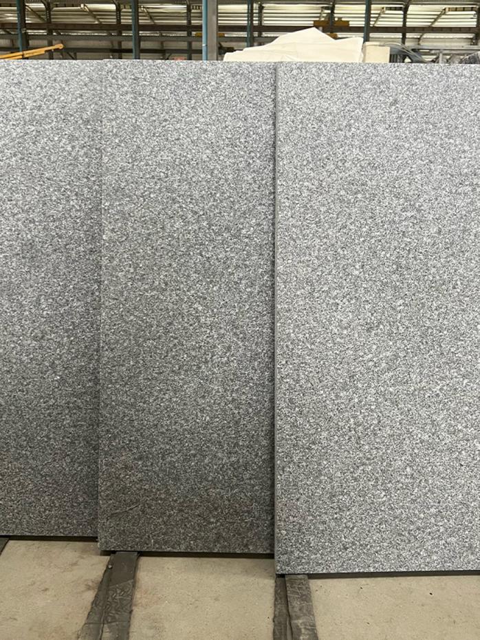 Sesame Dark Grey Granite Paving Slabs - 900x600 Pack