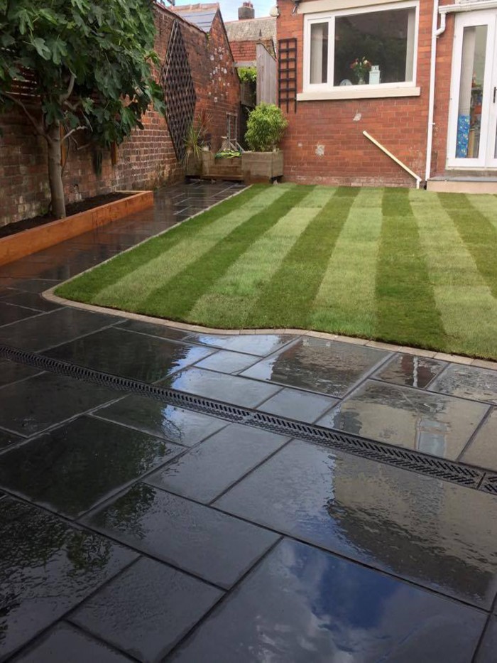 Brazil Black Slate Paving Slabs - Mix Size Patio Pack