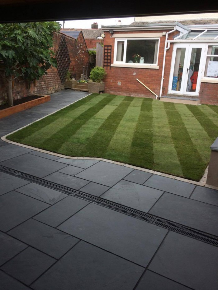 Brazil Black Slate Paving Slabs - Mix Size Patio Pack