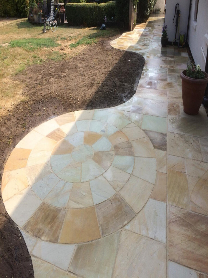 Fossil Mint Indian Sandstone Paving Slabs - 900x600 Pack