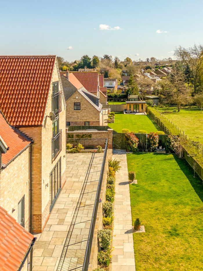 Fossil Mint Indian Sandstone Paving Slabs - Mix Size Patio Pack