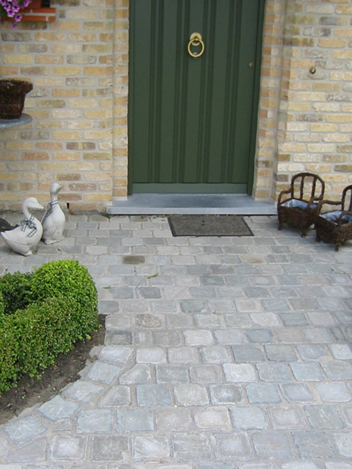 Kandla Grey Antique Tumbled Indian Sandstone Setts - 100x100 Pack
