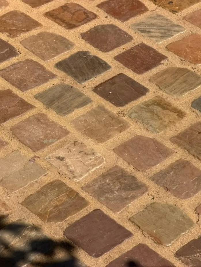 Mix Brown Antique Tumbled Natural Sandstone Setts - 100x100 Pack